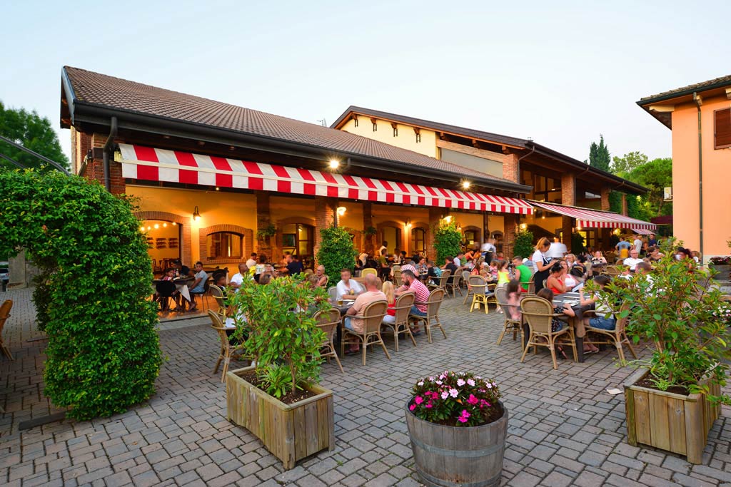 Restaurant le terrazze op camping bella italia