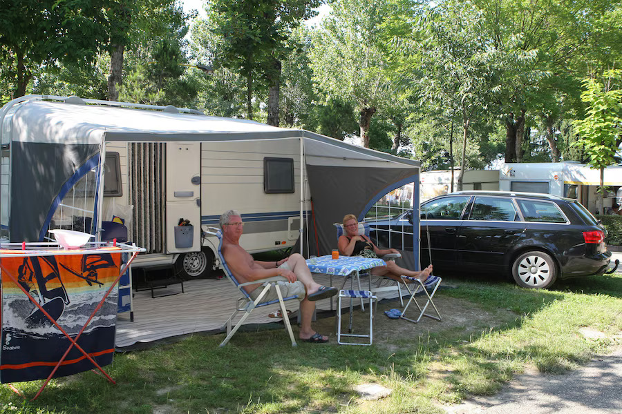 Camping bella italia staanplaatsen